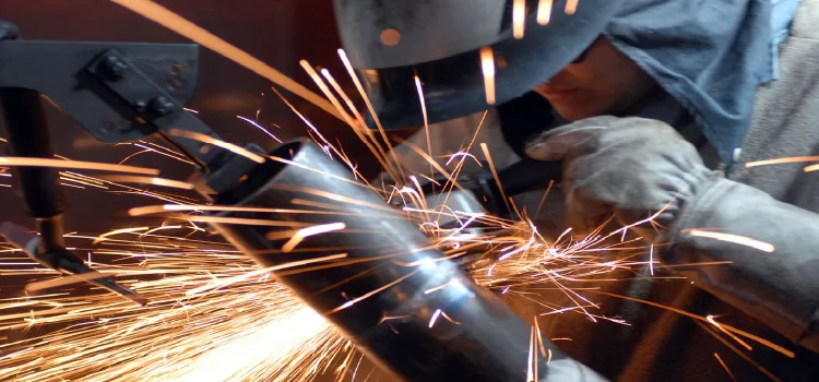ECONOMIA: Produção industrial cai pelo terceiro mês seguido