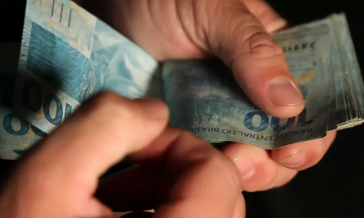 ECONOMIA: Teto de juros do consignado do INSS cairá para 1,76% ao mês.