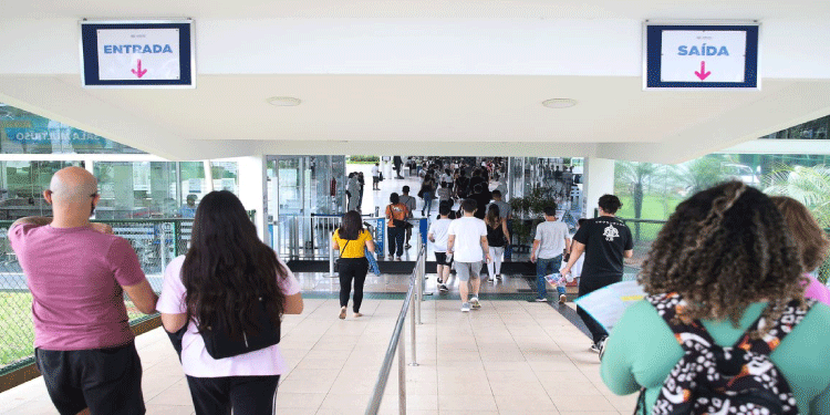 EDUCAÇÃO: Candidatos têm até sexta-feira para pedir isenção de taxa  do Enem.
