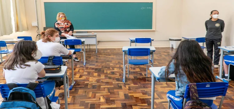 EDUCAÇÃO: Com novo cenário da pandemia, ensino presencial passa a ser prioridade no Paraná