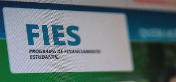 EDUCAÇÃO: FNDE prorroga prazo para renovar contratos de financiamento do Fies.