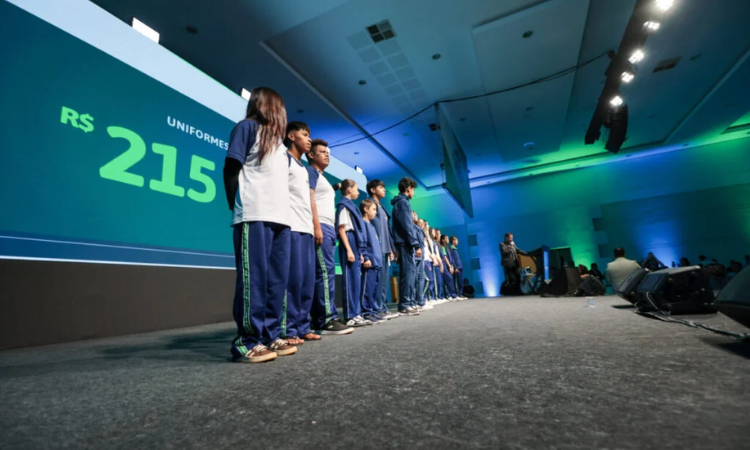 Educação: Governo do Paraná anuncia uniformes gratuitos para todos os estudantes da rede estadual