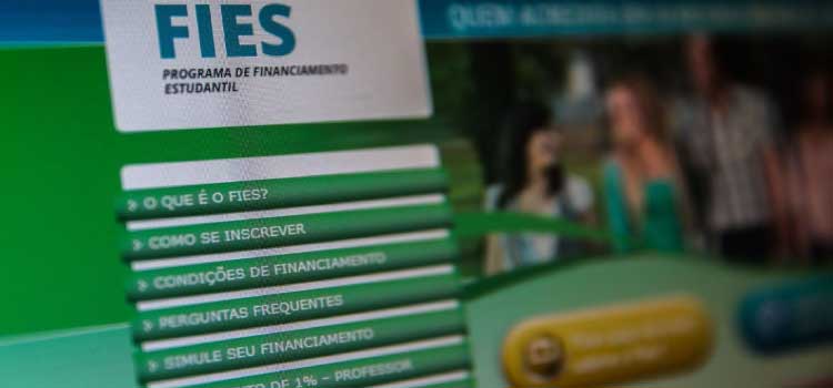 EDUCAÇÃO: Pré-selecionados ao Fies devem enviar informações até esta sexta-feira.