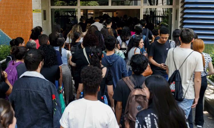 EDUCAÇÃO: TCU suspende R$ 6 bilhões do Pé de Meia; MEC nega irregularidades.