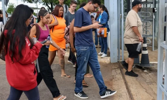 Enem: candidato deve justificar ausência em 2024 para ter isenção