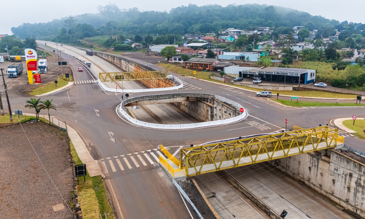 EPR Iguaçu implanta barreiras de proteção sob o Viaduto de Santa Lúcia; tráfego terá desvios pontuais