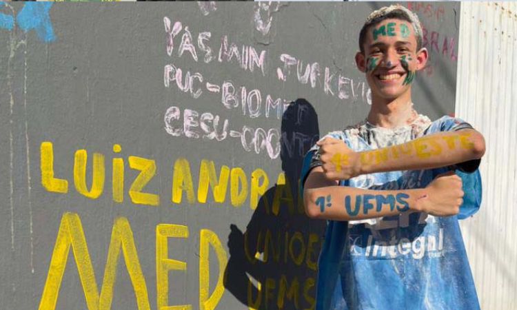 EX-ALUNO DA REDE ESTADUAL CONQUISTA 1º LUGAR EM MEDICINA APÓS INTERCÂMBIO NO EXTERIOR