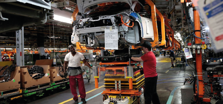 Falta de peças provoca queda na produção de veículos em julho.