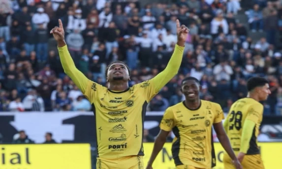 FC Cascavel segura empate em 1 a 1 contra o Corinthians em amistoso de festa no Olímpico