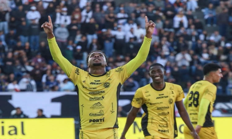FC Cascavel segura empate em 1 a 1 contra o Corinthians em amistoso de festa no Olímpico