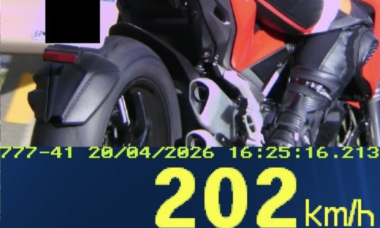 Feriado de Tiradentes: PRF registra 9 mortes e mais de 120 acidentes nas rodovias do Paraná