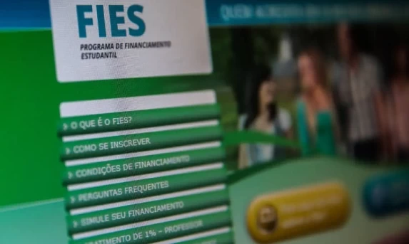 Fies: instituições de ensino têm até hoje para confirmar participação