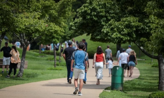 Fim de semana no Paraná terá sol, calor e mudança no tempo com chegada de frente fria