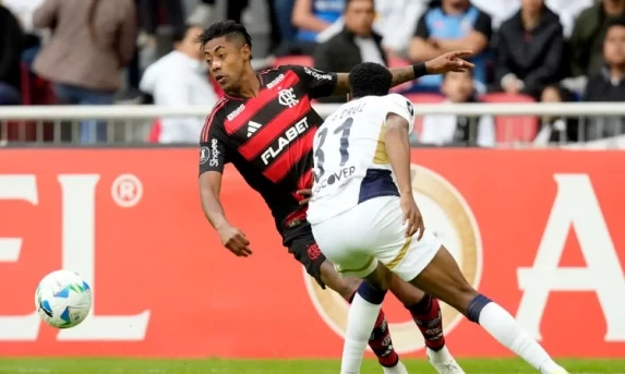 Flamengo empata com LDU e se complica na Libertadores