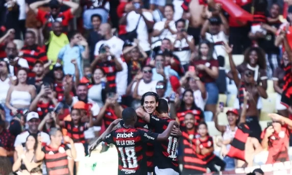 Flamengo sobra e goleia o Corinthians no estádio do Maracanã