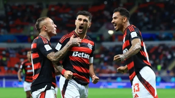 FLAMENGO VENCE PYRAMIDS E PEGARÁ O PSG NA DECISÃO DA COPA INTERCONTINENTAL
