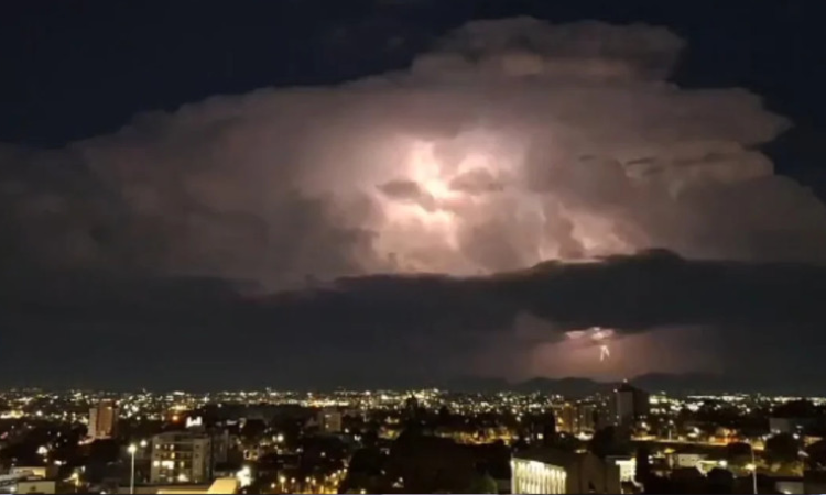 Frente fria traz temporais para o Paraná e coloca Guaraniaçu e municípios do Oeste e Sudoeste sob alerta