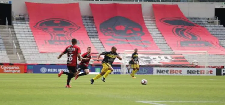 FUTEBOL: Com gols nos acréscimos, Athletico e FC Cascavel empatam pela semifinal do Paranaense