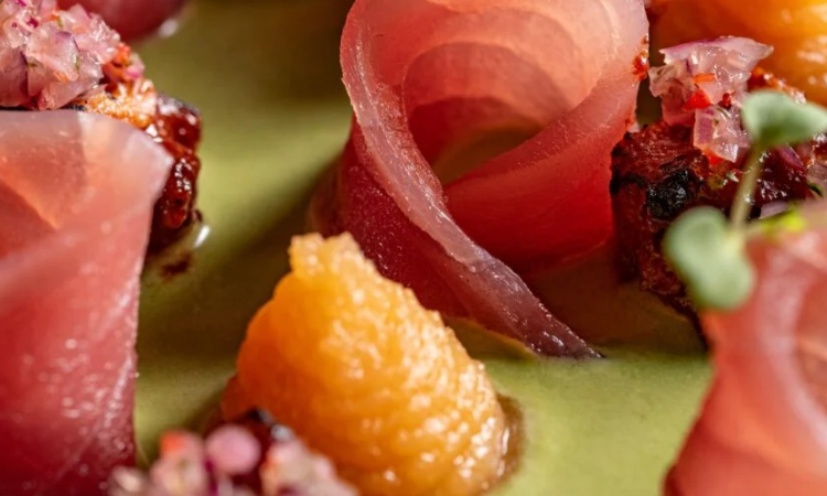 GASTRONOMIA: A ARTE DO CORTE PERFEITO – COMO FATIAR O PEIXE INFLUI DIRETAMENTE NO SABOR DO PRATO