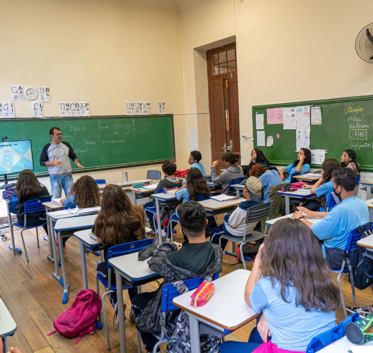Governador nomeia 1.180 novos professores para a rede estadual de educação.