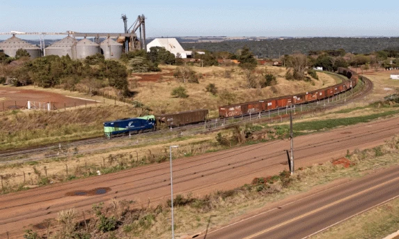 Governador sanciona lei que permite desestatização da Ferroeste