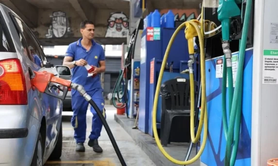Governo prorroga subsídio de R$ 0,44 por litro da gasolina por mais 30 dias