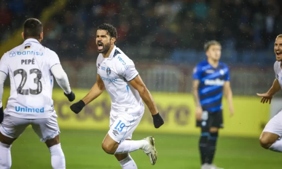 Grêmio derrota Huachipato para se garantir nas oitavas da Libertadores.