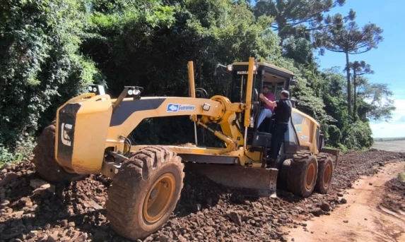 GUARANIAÇU: Após mais de 8 anos, estrada rural em Barbaquá recebe melhorias importantes.