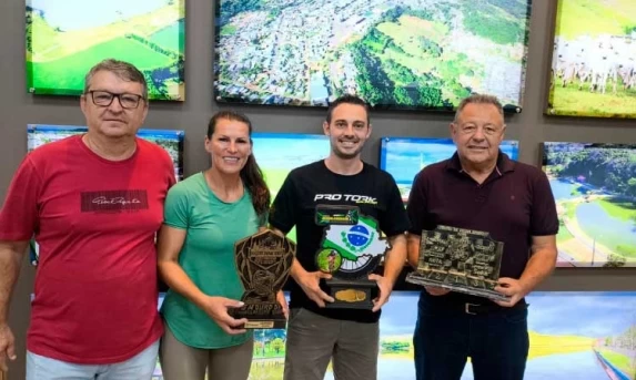 Guaraniaçu: Campeão paranaense na categoria Elite de Enduro de Regularidade faz visita à Prefeitura de Guaraniaçu