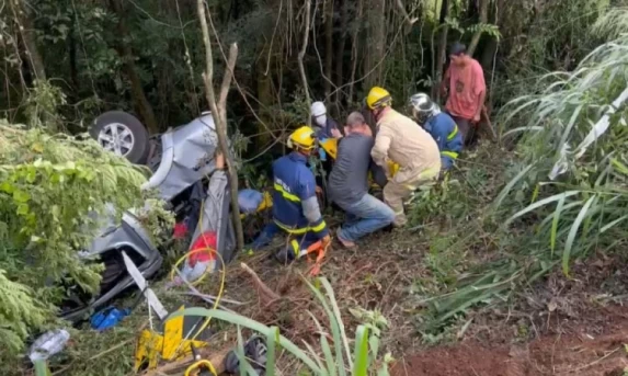 GUARANIAÇU: Casal de idosos fica ferido em acidente na BR-277.