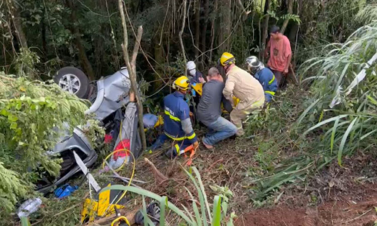 GUARANIAÇU: Casal de idosos fica ferido em acidente na BR-277.