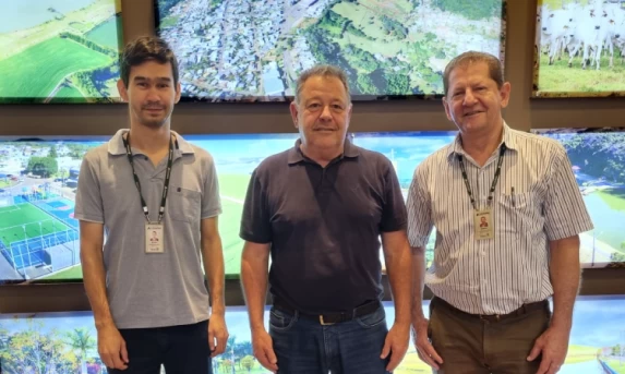 GUARANIAÇU: COHAPAR apresenta projetos habitacionais ao prefeito Ronaldo Cazella.