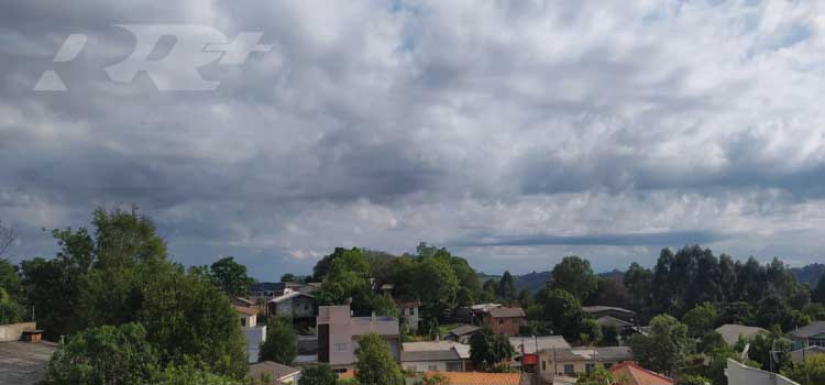 GUARANIAÇU: Domingo começa com sol tímido e muitas nuvens