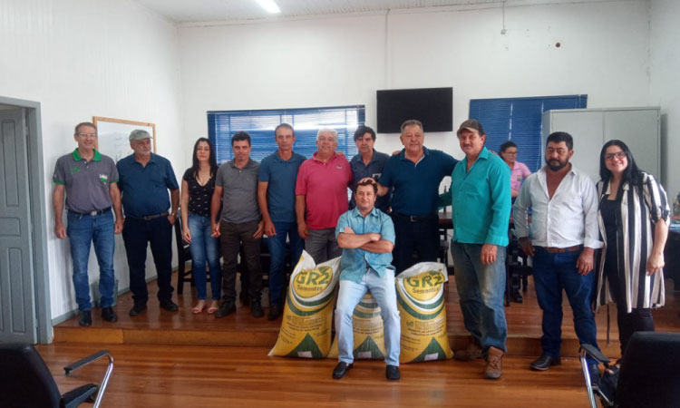Guaraniaçu inicia distribuição de sementes de aveia para agricultores inscritos nesta segunda (24).