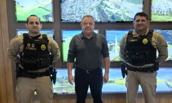 GUARANIAÇU: Prefeito recebe visita de cortesia de representantes da Polícia Militar.