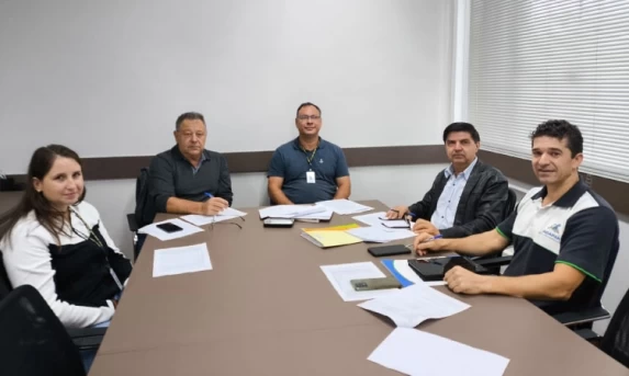 GUARANIAÇU: Prefeito se reúne com representantes do DERAL, SEAB e ADAPAR para tratar do desempenho das cadeias produtivas locais.