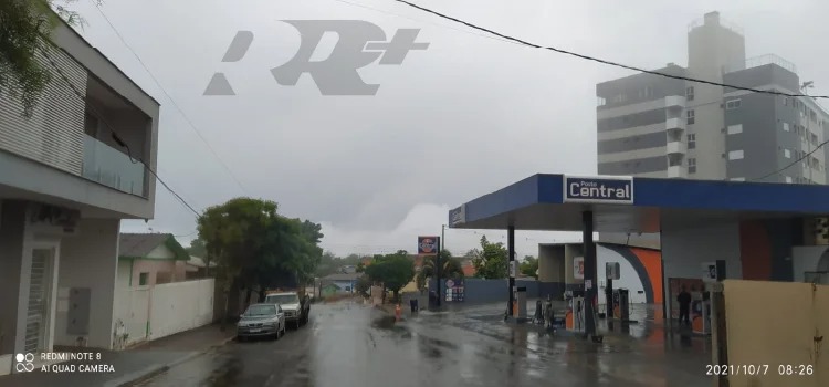 GUARANIAÇU: Quinta-feira chuvosa durante o dia e a noite.