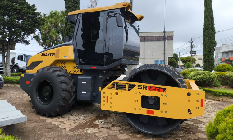 Guaraniaçu reforça frota viária com novo rolo compactador para estradas rurais