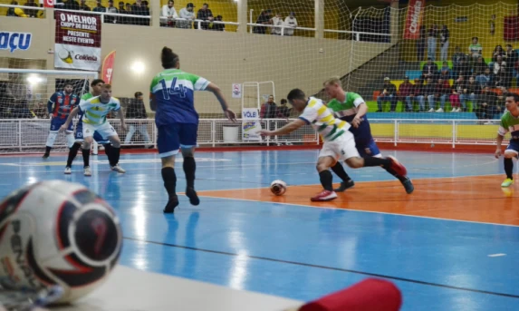 GUARANIAÇU: Semifinalistas do futsal entram em quadra neste sábado.