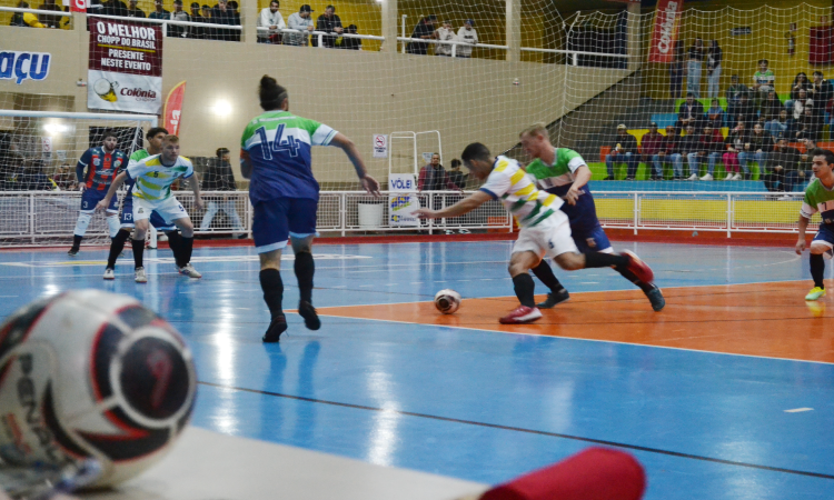 GUARANIAÇU: Semifinalistas do futsal entram em quadra neste sábado.