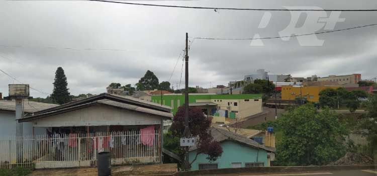 GUARANIAÇU: Sol, com chuva de manhã e diminuição de nuvens à tarde. Noite com pouca nebulosidade.