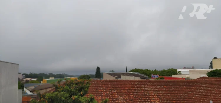 GUARANIAÇU: Tempo com nebulosidade variável, mínima de 16ºC e máxima 26ºC.