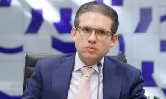 Hugo Motta Encaminha PEC do Fim da Escala 6x1 para a CCJ na Câmara