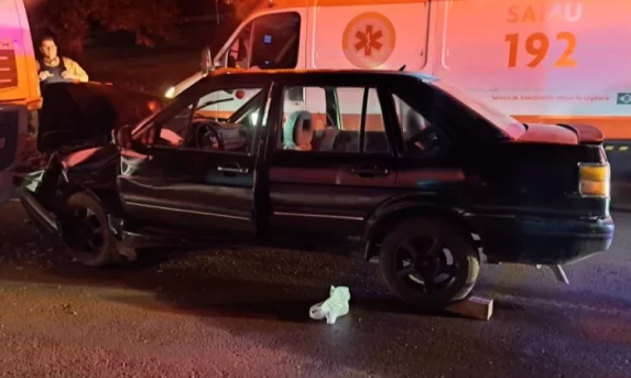 IBEMA: Batida frontal contra caminhão deixa um morto e um ferido em estado grave