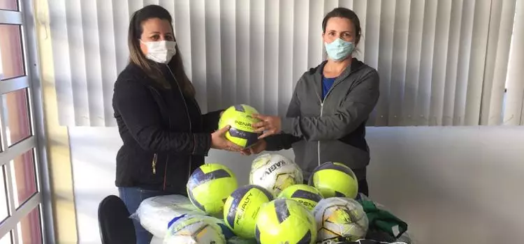 IBEMA - Prefeita Viviane Comiran e Secretária de Educação Cultura e Esportes Vandréia Fernandes receberam da Secretaria de Esportes do Estado uma entrega simbólica de materiais esportivos.