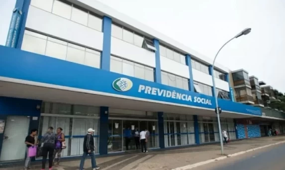INSS ignorou 6 alertas e atendeu interesses de entidades suspeitas, diz PF