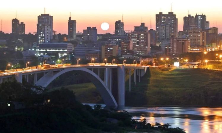 Interdição na Ponte da Amizade mobiliza PRF e Bombeiros em Foz do Iguaçu