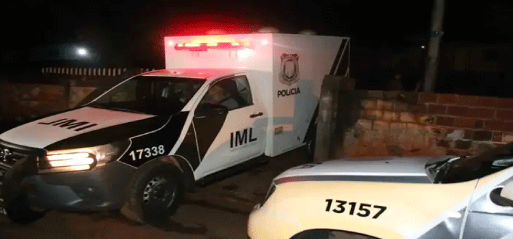 Jovem é morto com mais de 10 tiros após ter casa invadida em Campo Mourão, diz polícia.