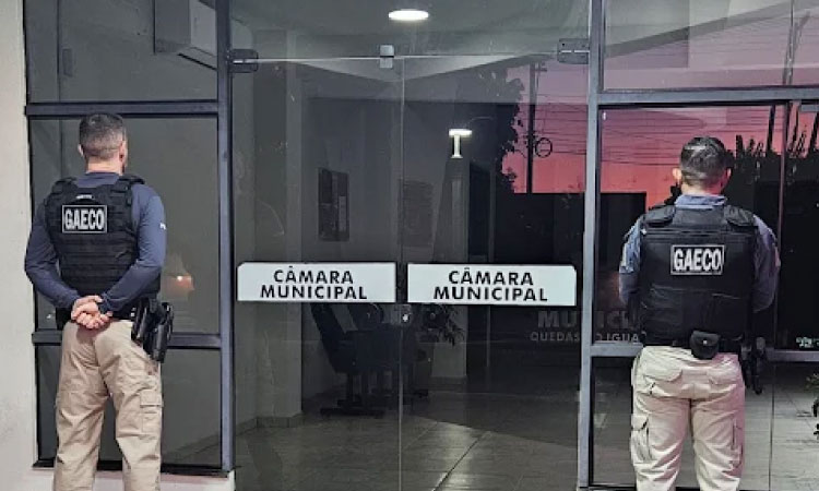 JUROS E PÓLVORA: Gaeco cumpre 11 mandados em Quedas do Iguaçu, inclusive na Câmara.