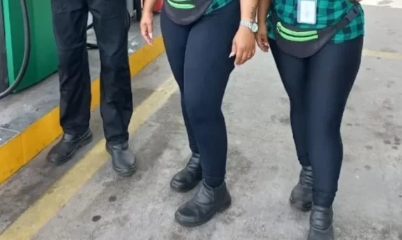Justiça Condena Posto de Combustíveis por Obrigar Frentistas a Usar Calças 